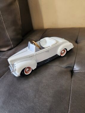 Classic Gear Box White Convertible Model Car for Men Accessories